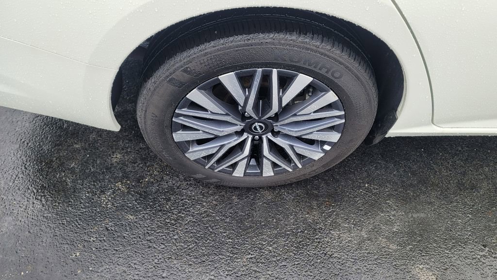 Used 2025 Nissan Altima 2.5 SV image 13