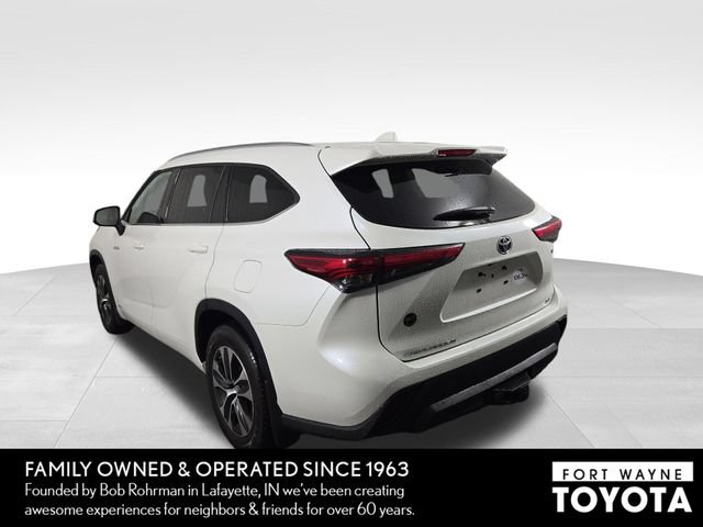Used 2021 Toyota Highlander XLE AWD/4WD image 9