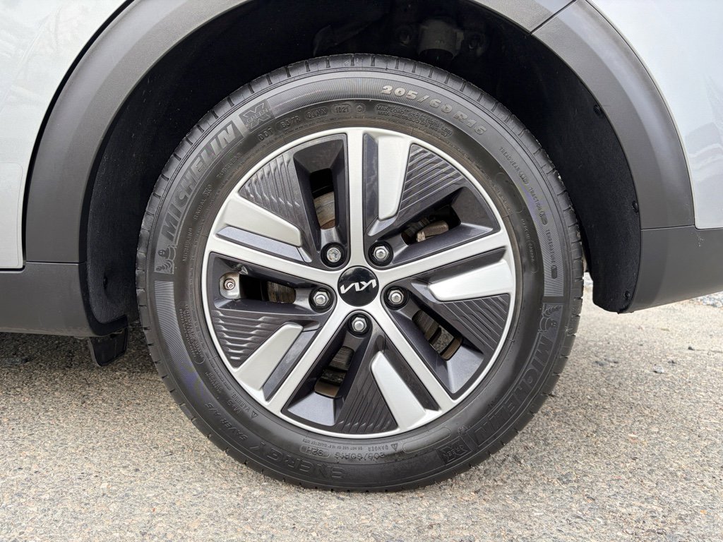 Used 2022 Kia Niro LXS image 32