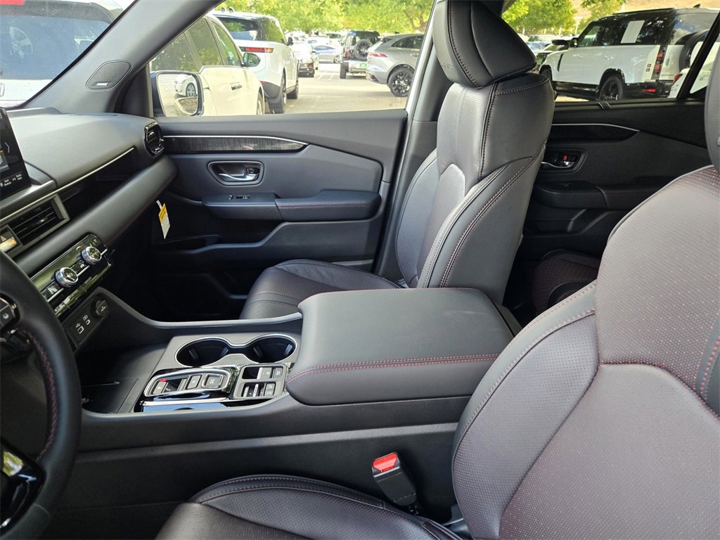 New 2025 Honda Pilot Black Edition image 27