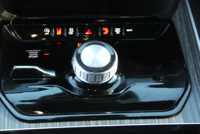 Used 2024 Jeep Wagoneer L Series II AWD/4WD image 19