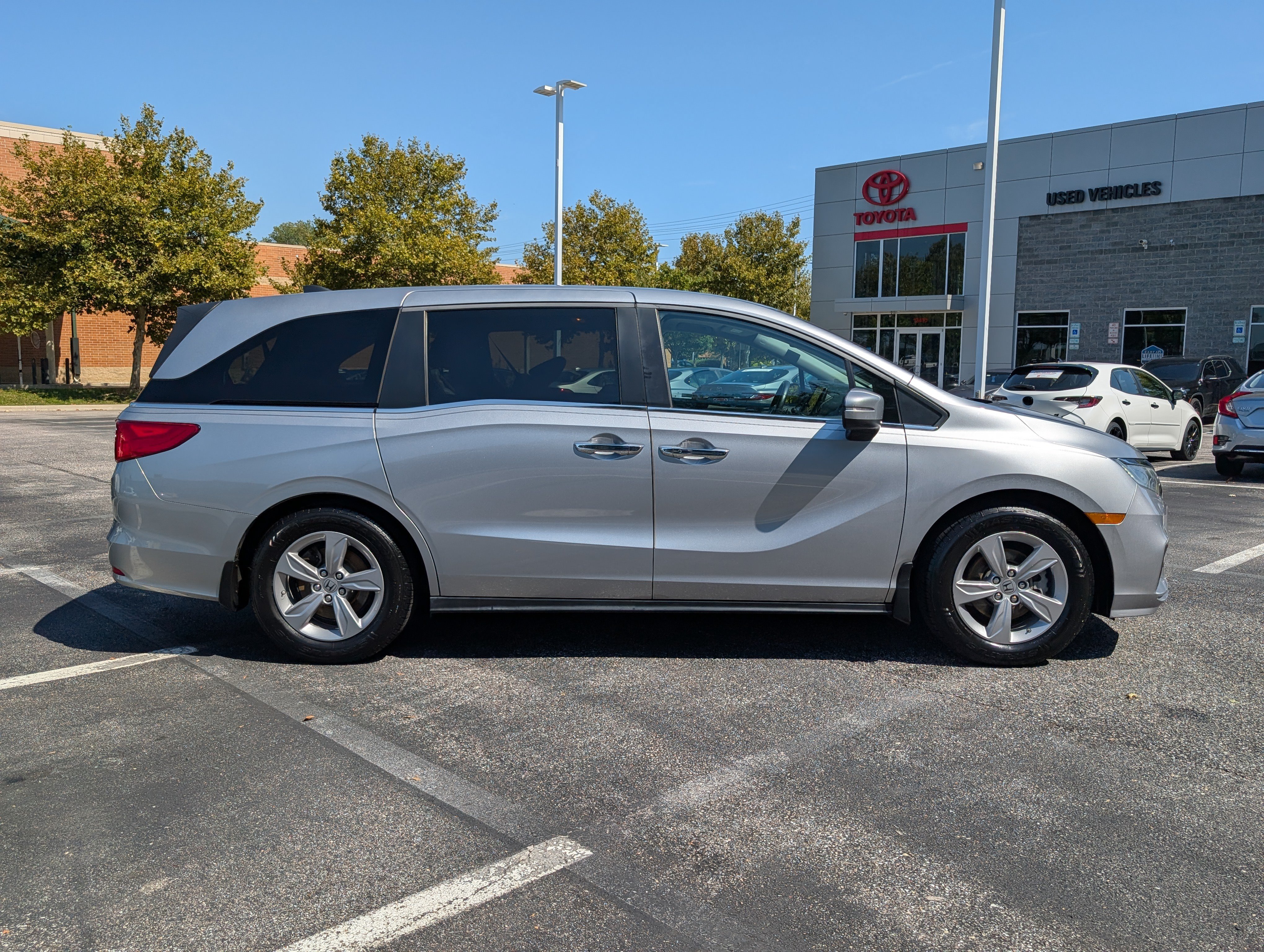Used 2020 Honda Odyssey EX-L image 2