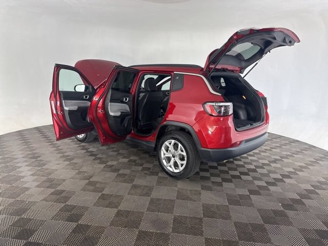 Used 2025 Jeep Compass Latitude AWD/4WD image 20