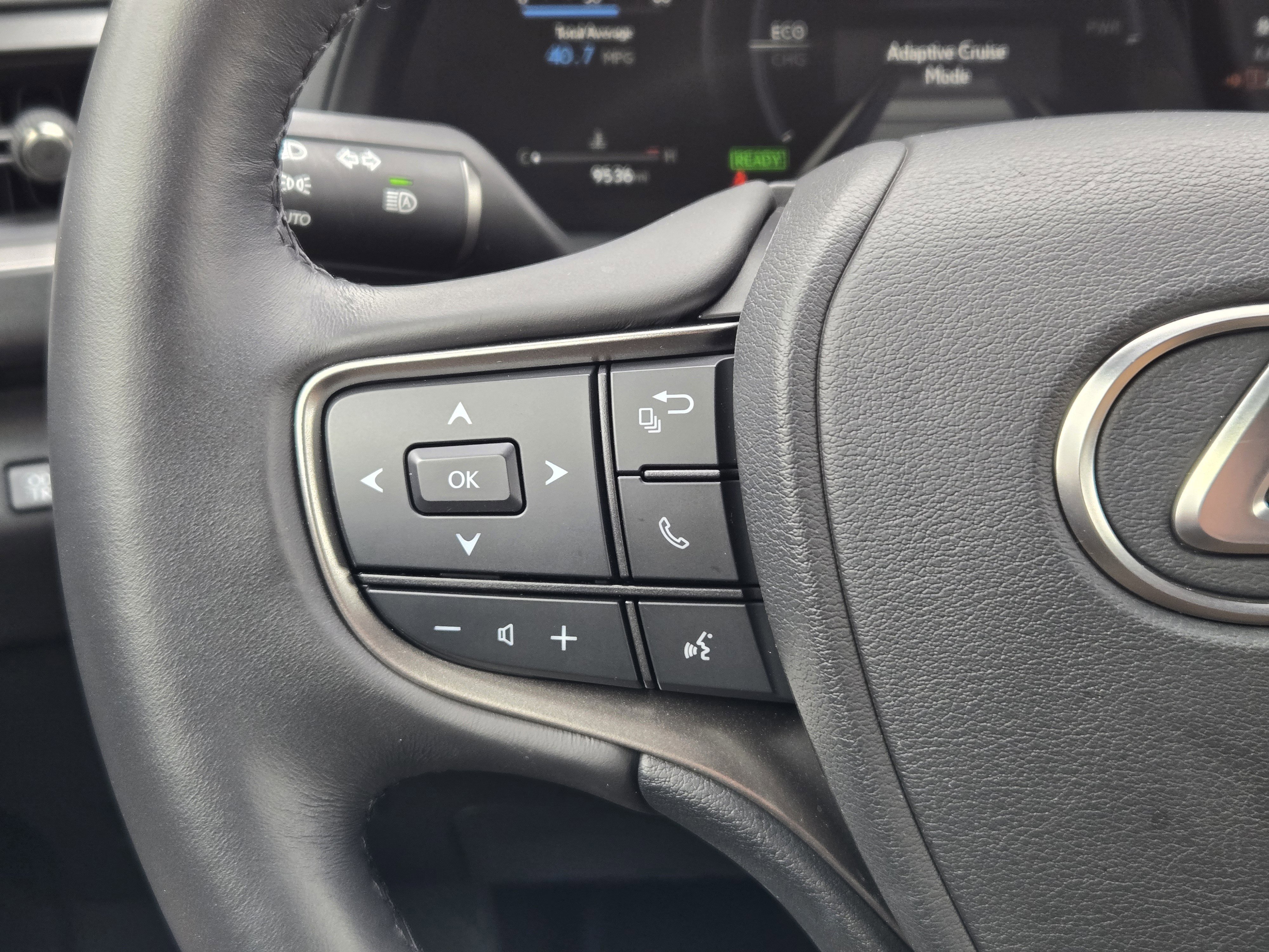 Used 2025 Lexus UX 300h FWD image 38