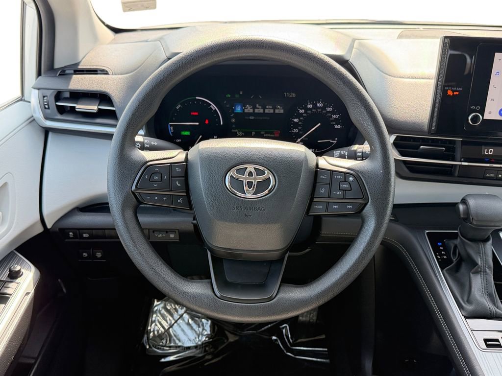 Used 2025 Toyota Sienna LE w/ LE Plus Package image 13