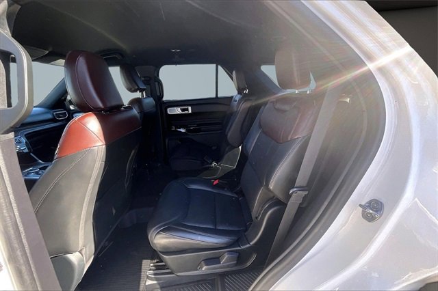 Used 2022 Ford Explorer Platinum w/ Technology Package image 23