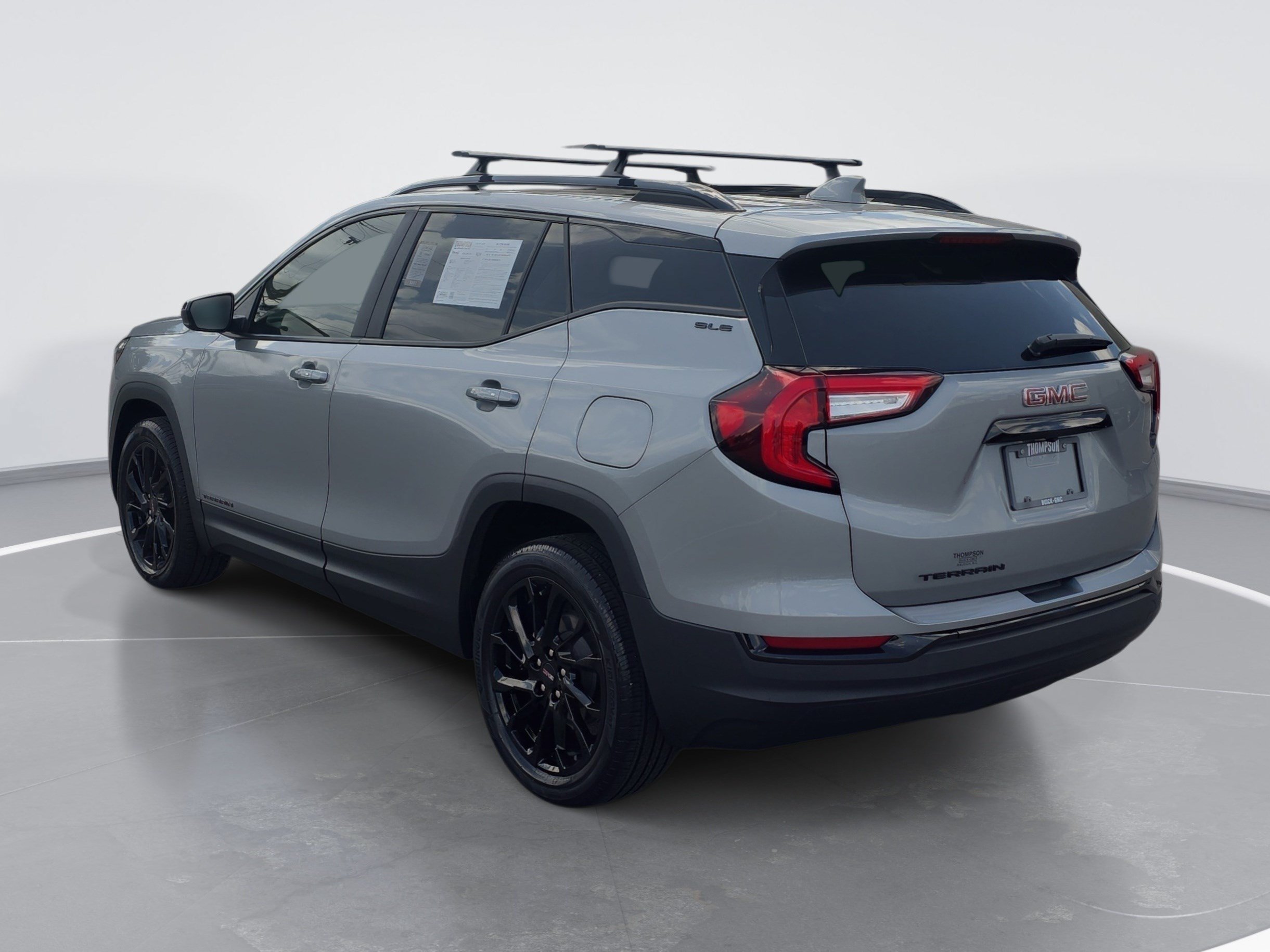 Used 2024 GMC Terrain SLE w/ Driver Convenience Package FWD image 5