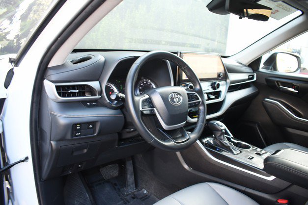 Certified 2023 Toyota Highlander Bronze Edition image 14