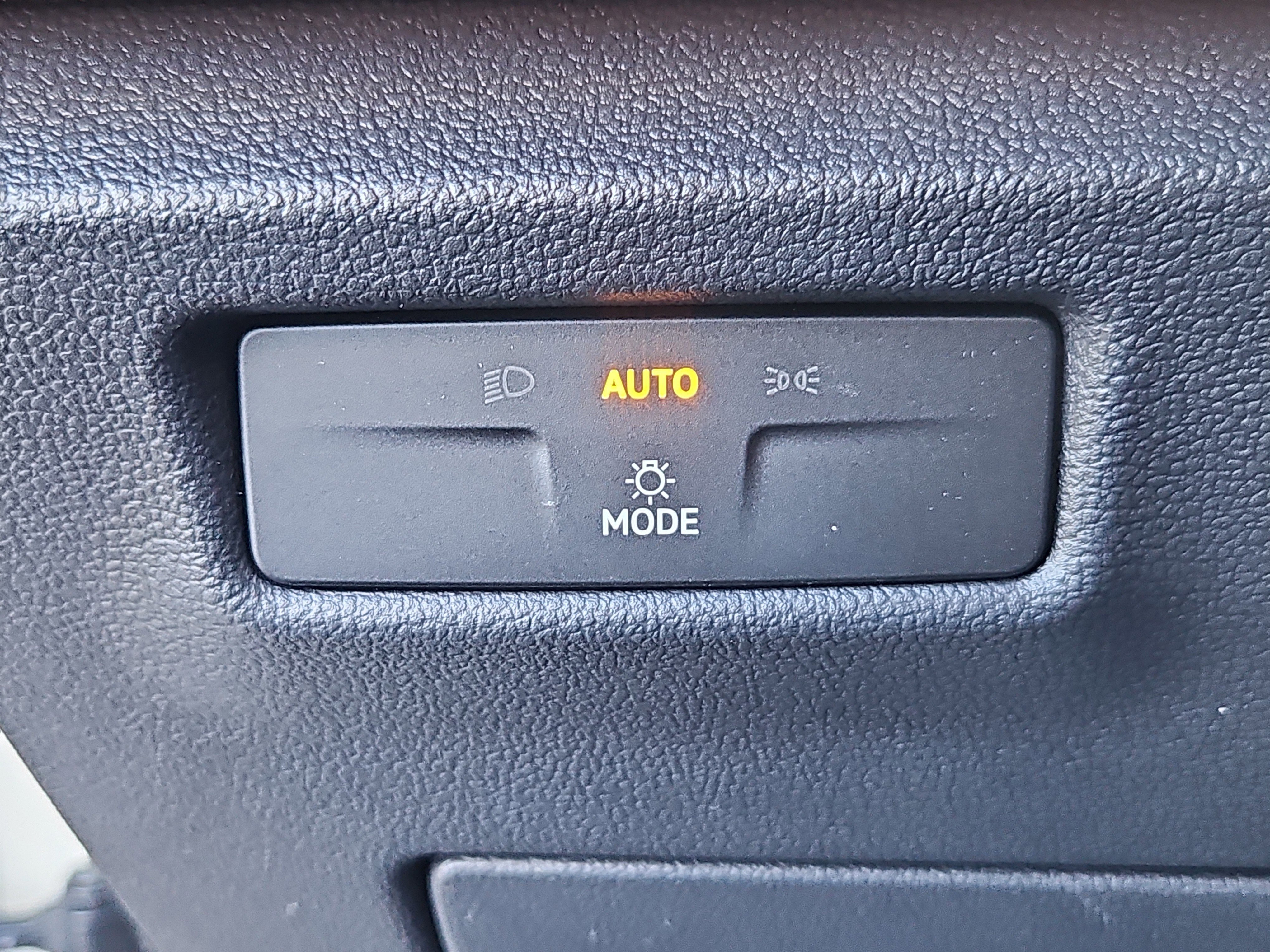 New 2026 Volkswagen Tiguan SE R-Line image 9