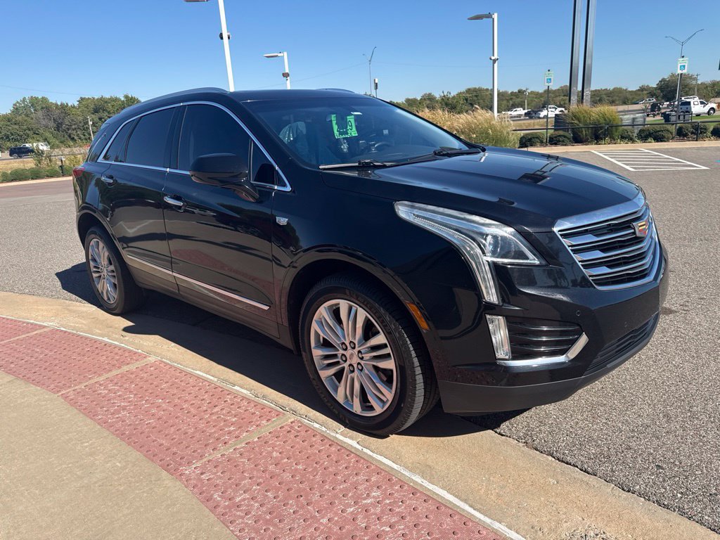 Used 2017 Cadillac XT5 Luxury FWD image 3