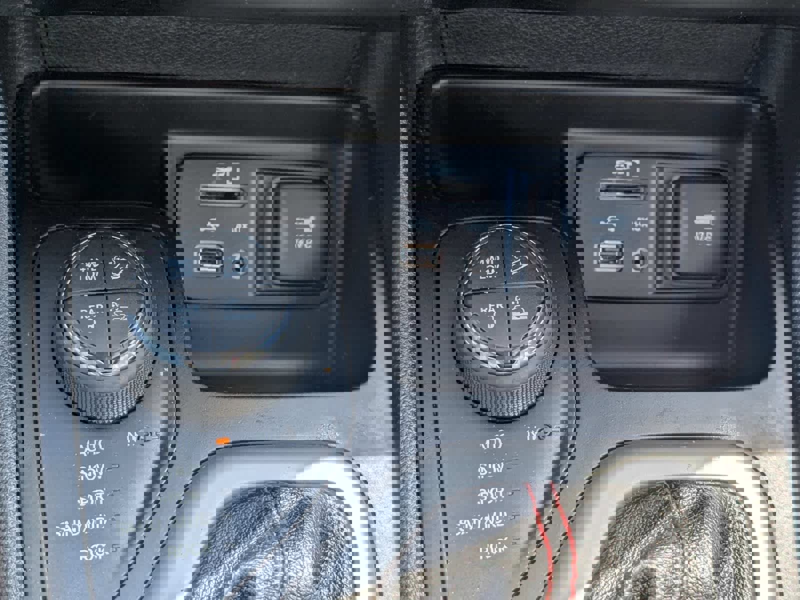 Used 2016 Jeep Cherokee Trailhawk w/ Comfort/Convenience Group image 23