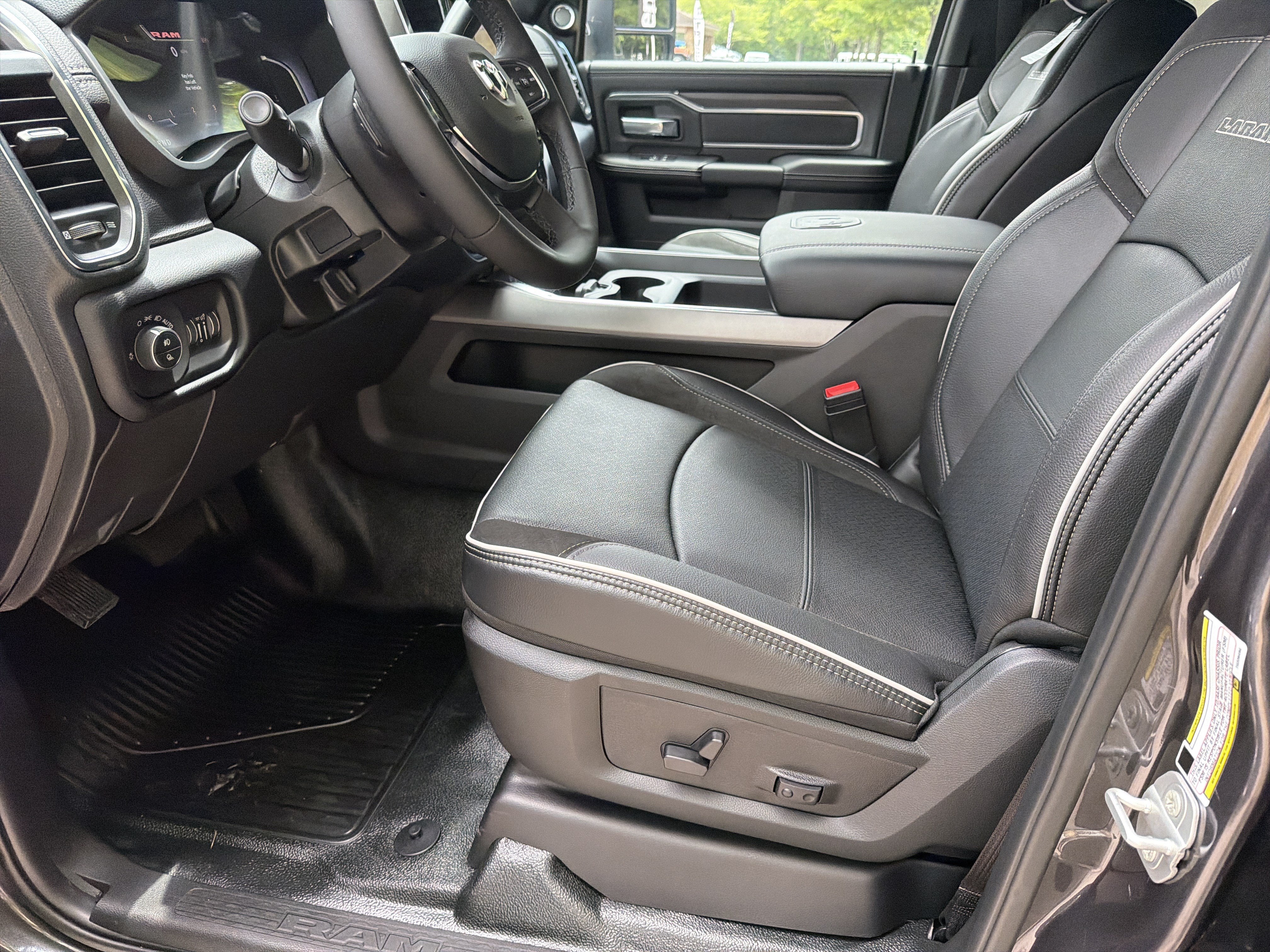 New 2026 RAM 5500 4x4 Crew Cab w/ Laramie Trim Package image 9