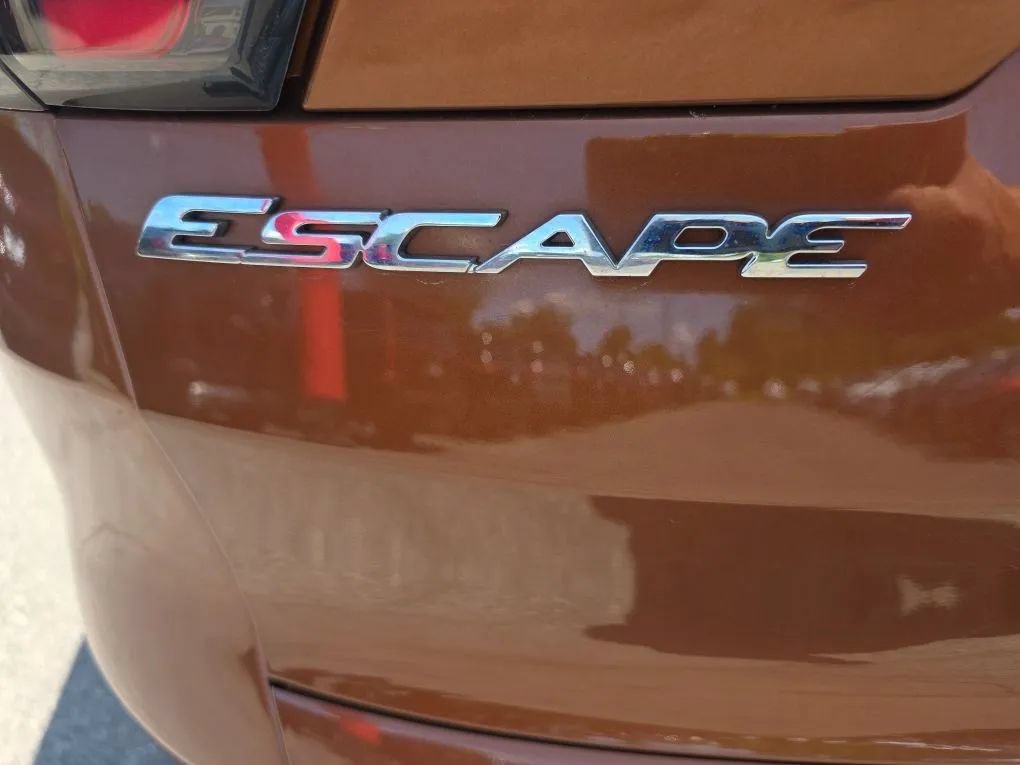Used 2017 Ford Escape Titanium AWD/4WD image 17