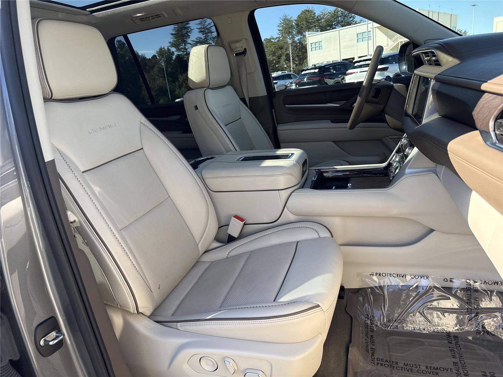 Used 2022 GMC Yukon Denali w/ Advanced Technology Package image 22