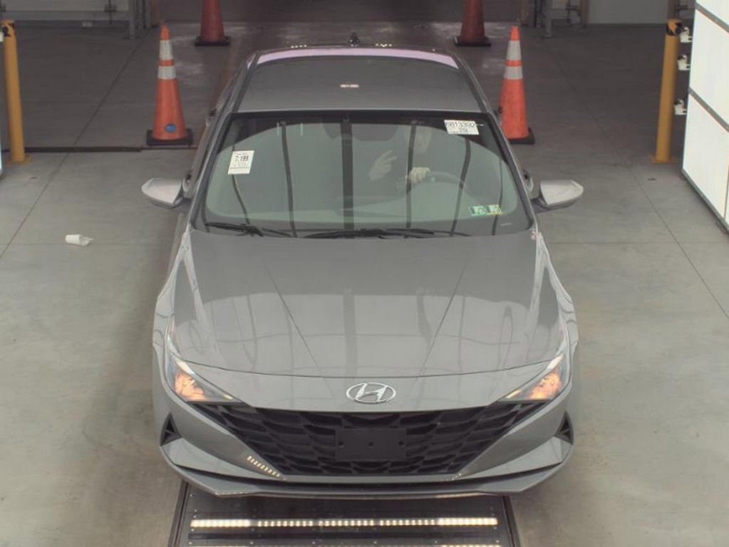 Used 2023 Hyundai Elantra SEL image 2