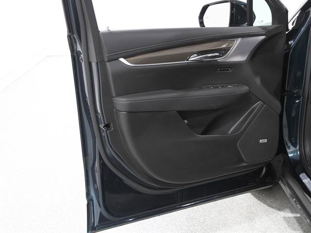 Certified 2025 Cadillac XT6 Premium Luxury w/ Platinum Package image 4