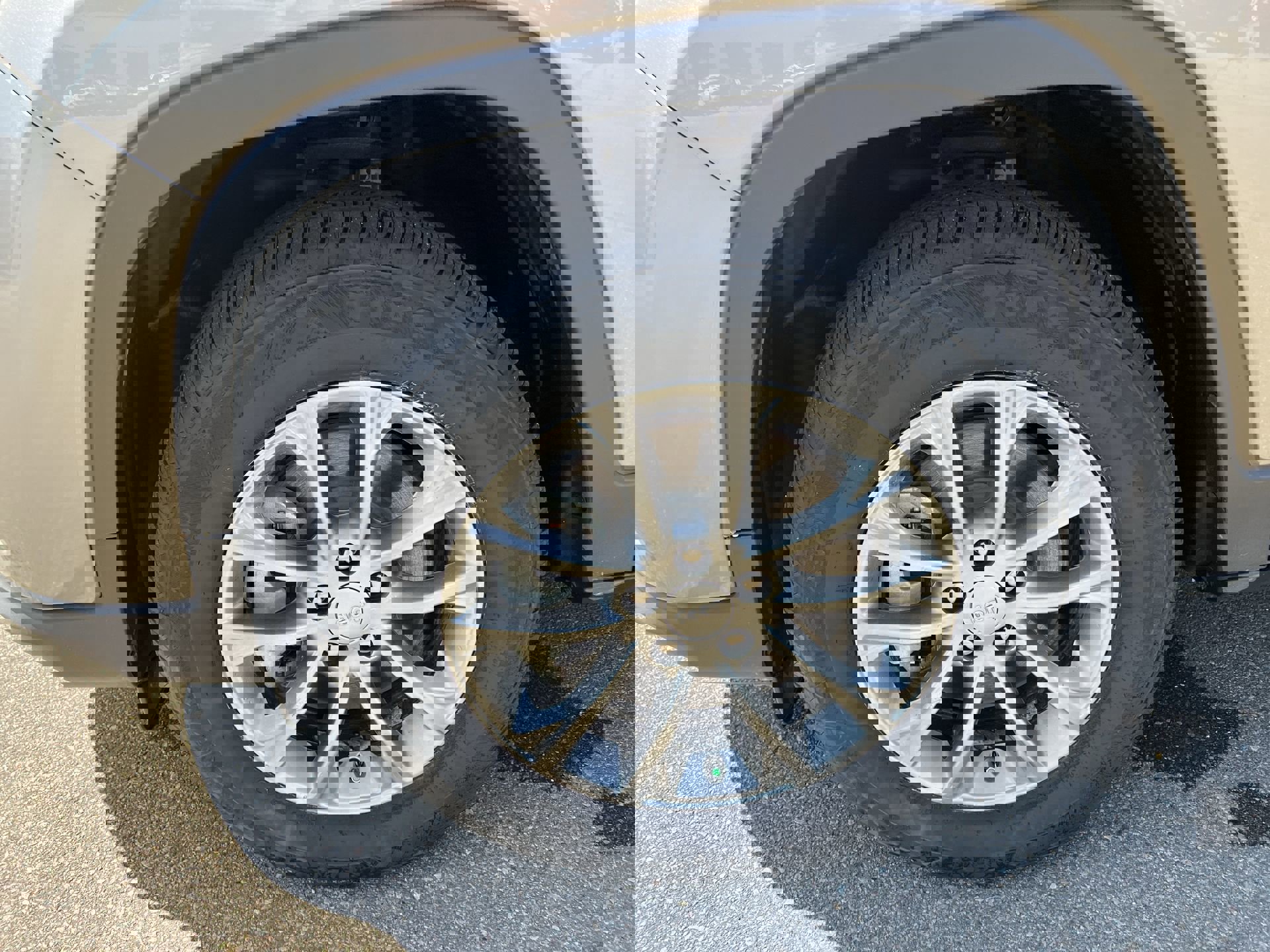 Used 2021 Jeep Cherokee Latitude Plus w/ Sun & Sound Group image 32