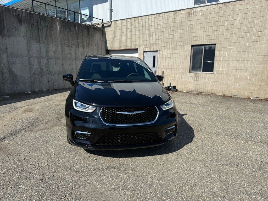 Used 2026 Chrysler Pacifica Select image 9