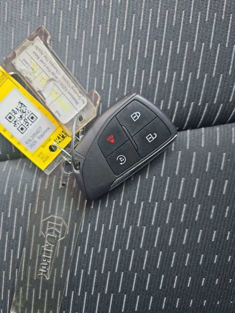 Used 2025 Chevrolet Equinox LT image 35