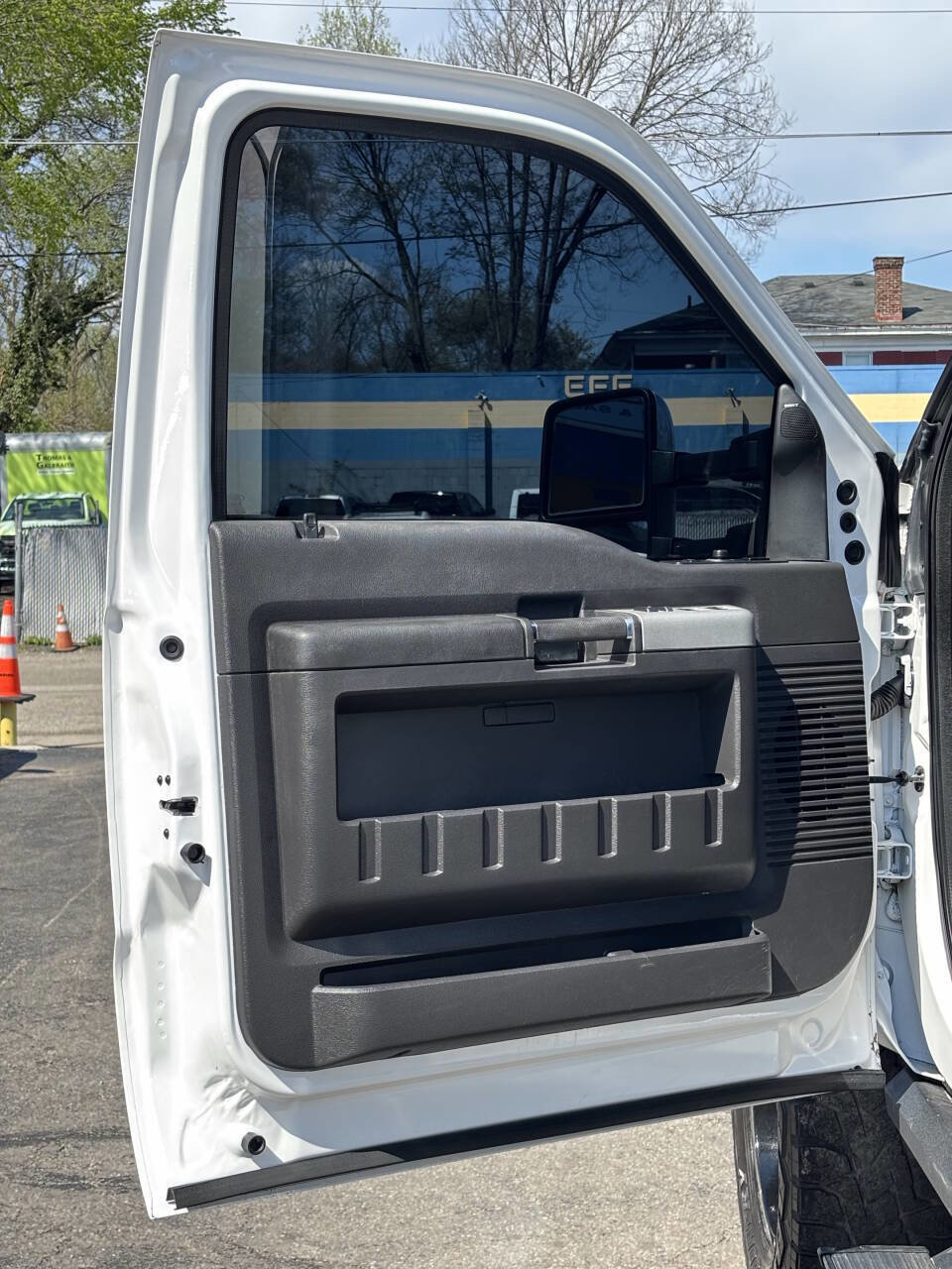 Used 2015 Ford F350 Lariat w/ Lariat Chrome Package image 9