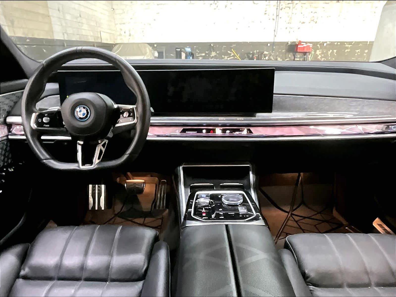 Used 2023 BMW i7 xDrive60 AWD/4WD image 17