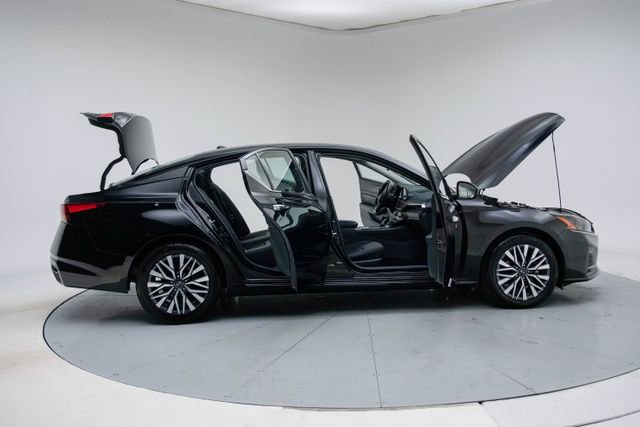 Used 2024 Nissan Altima 2.5 SV image 14