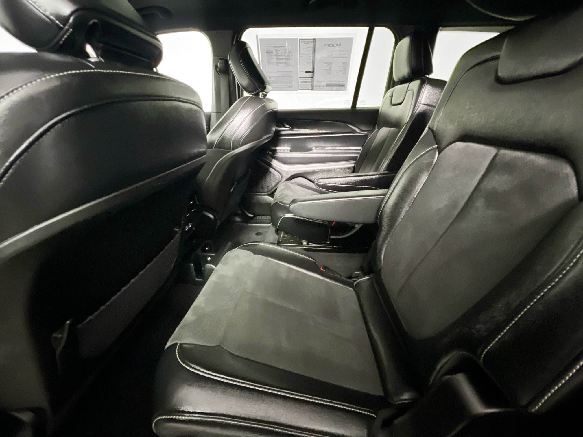 Used 2023 Jeep Grand Cherokee L Laredo image 29