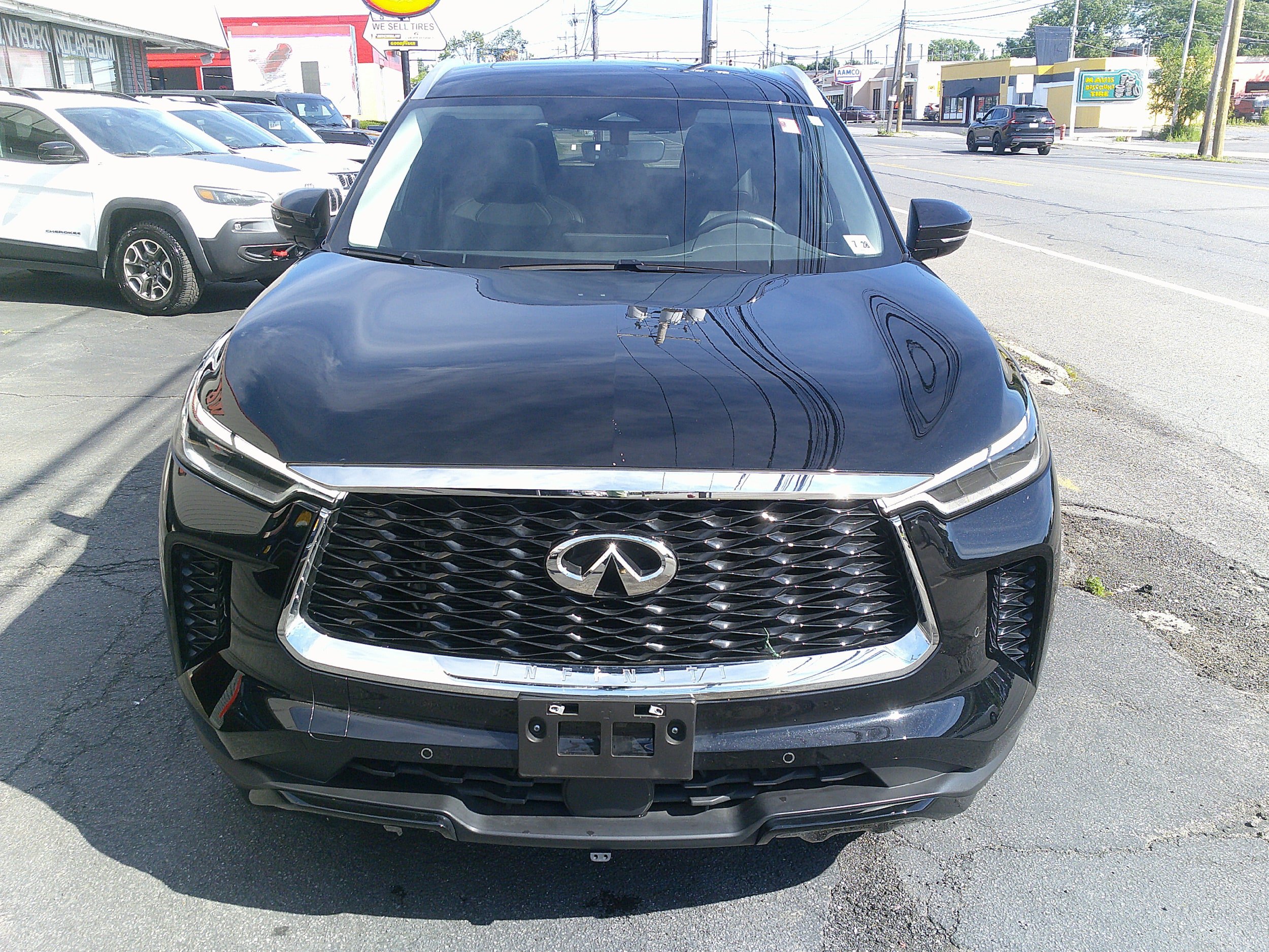 Used 2023 INFINITI QX60 Luxe w/ Cargo Package AWD/4WD image 9