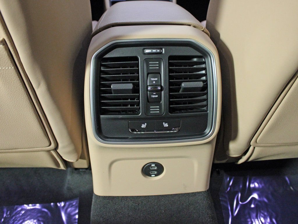 Certified 2026 Porsche Macan AWD/4WD image 36