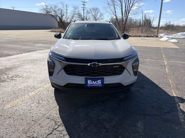 New 2026 Chevrolet Trax RS w/ Sunroof Package image 2