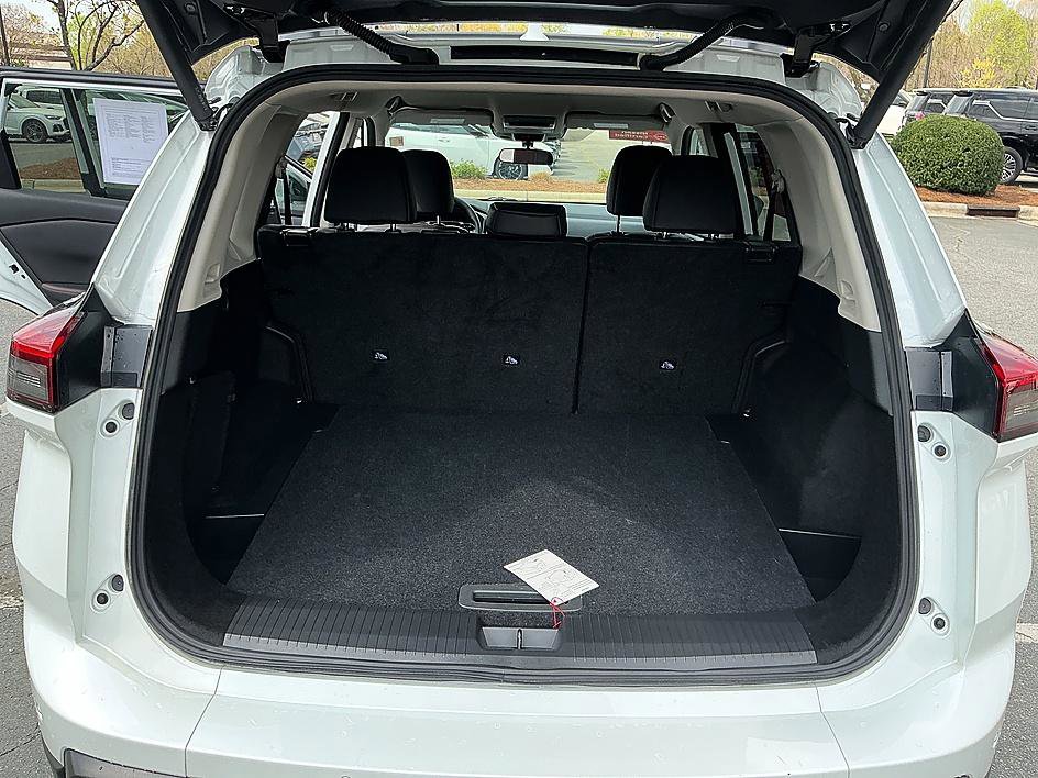Certified 2025 Nissan Rogue SV AWD/4WD image 24