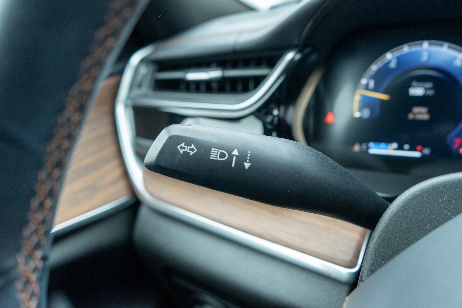 Used 2023 Jeep Grand Cherokee Summit w/ Adv Protech Group IV image 30