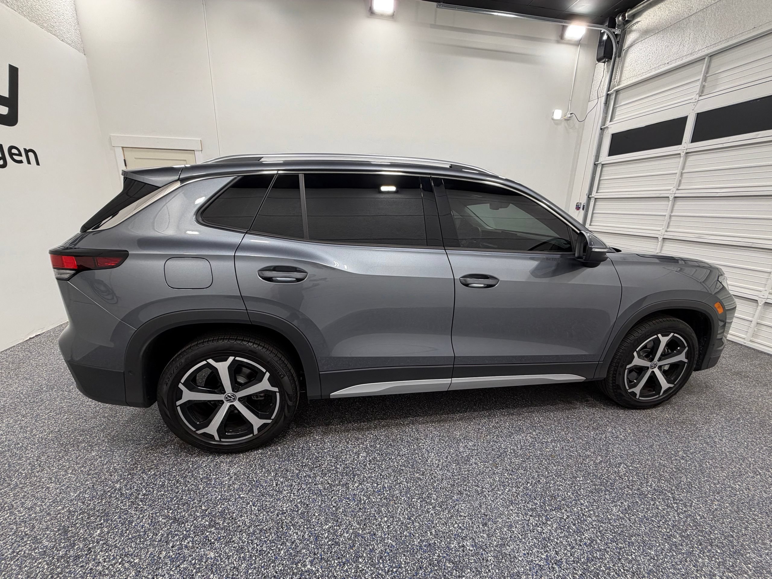 Used 2026 Volkswagen Tiguan SE w/ Panoramic Sunroof Package AWD/4WD image 7