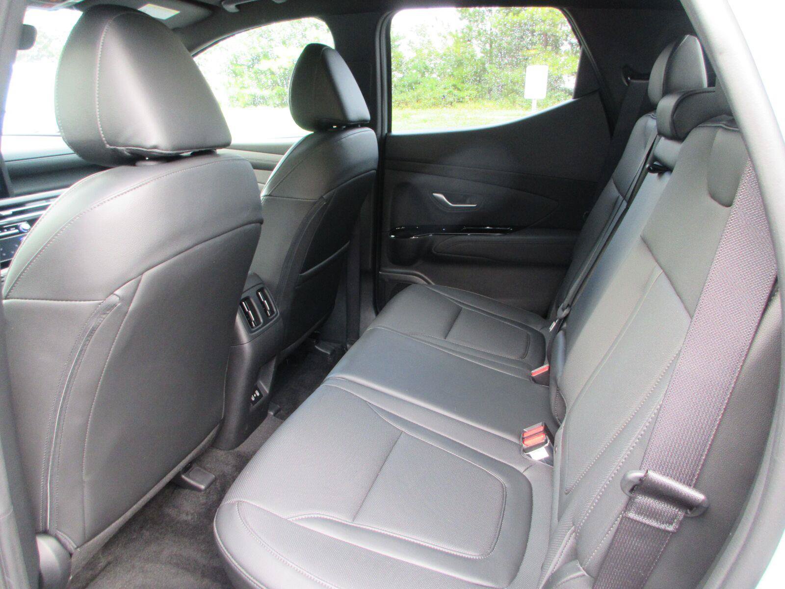 Used 2025 Hyundai Santa Cruz SEL FWD image 17