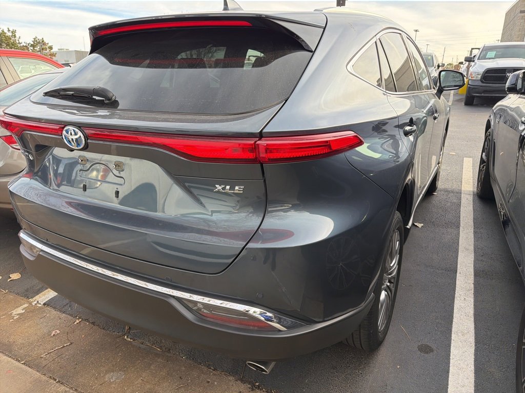 Used 2023 Toyota Venza XLE image 3