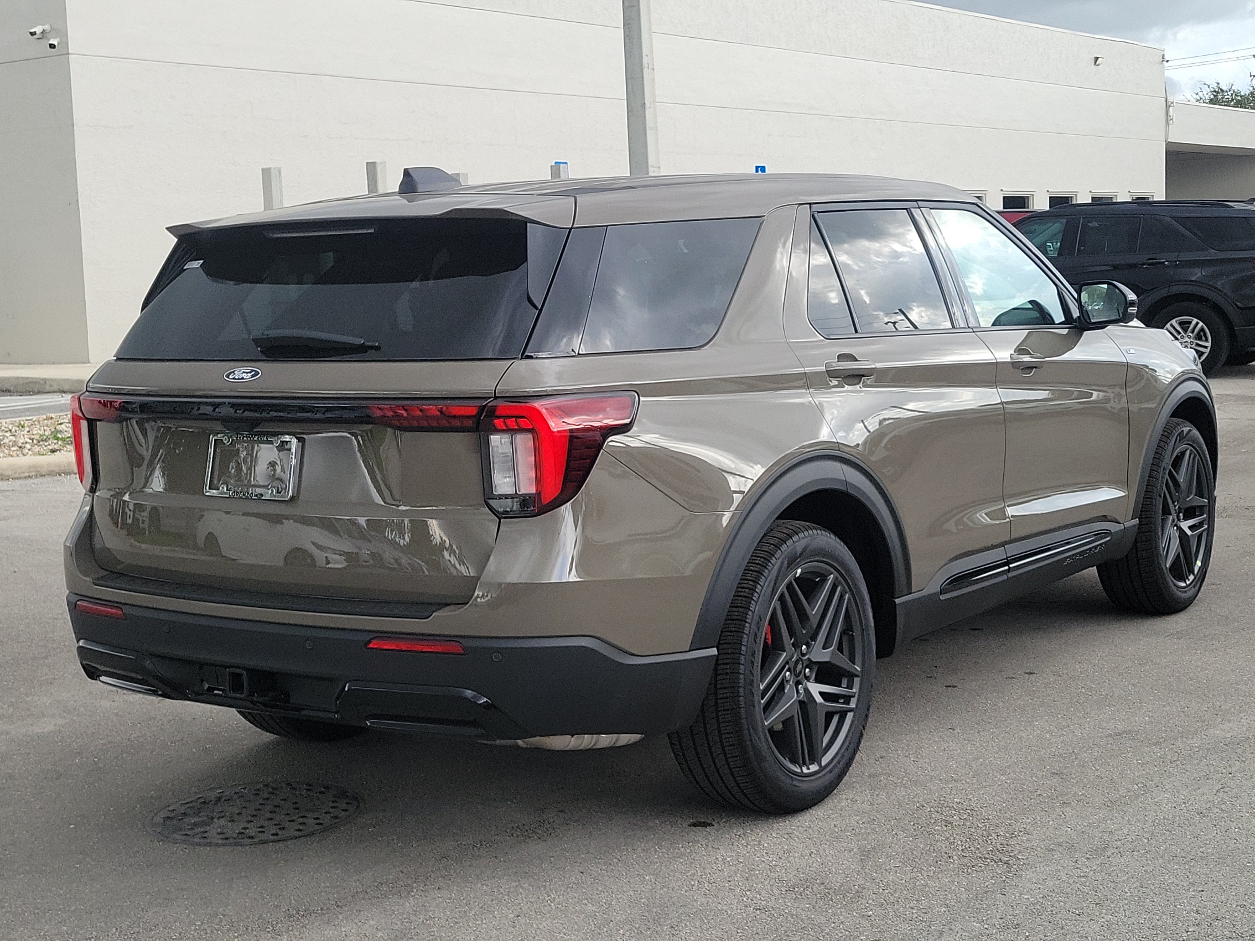 New 2027 Ford Explorer ST-Line w/ Premium Package RWD image 5
