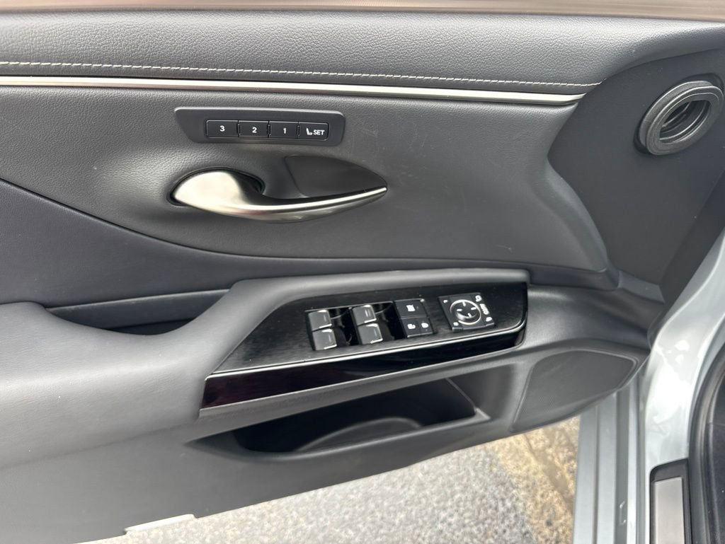 Used 2023 Lexus ES 300h F Sport FWD image 13