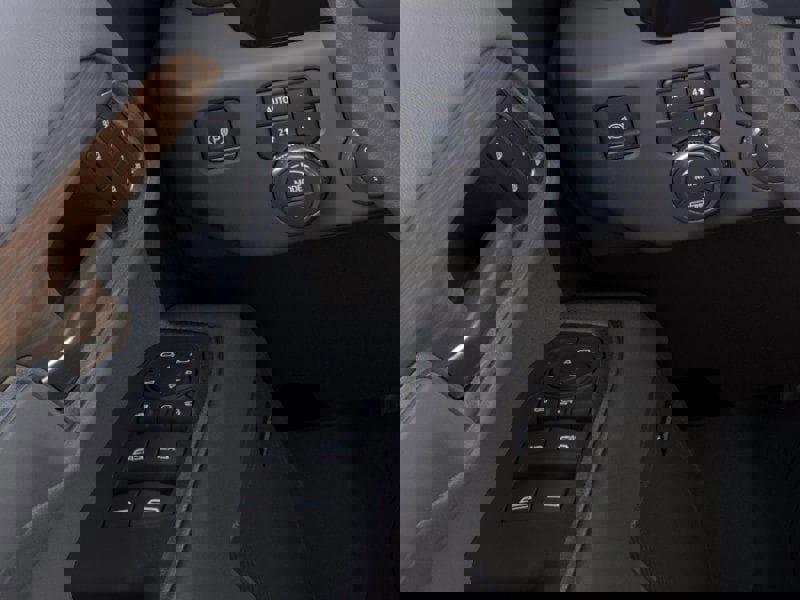 New 2026 GMC Sierra 3500 SLT w/ SLT Convenience Package image 22