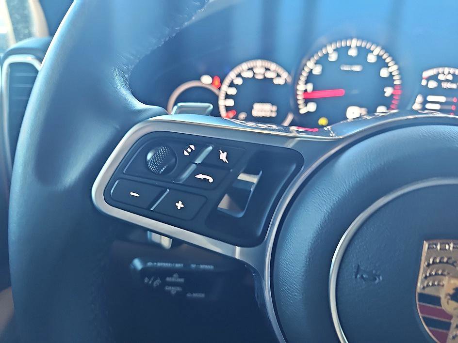 Used 2022 Porsche Cayenne image 22