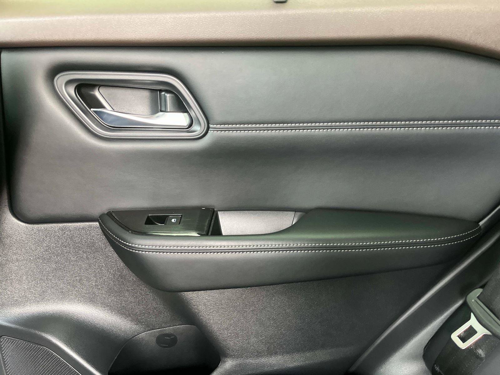 Used 2023 Nissan Rogue SV w/ SV Premium B Package image 15