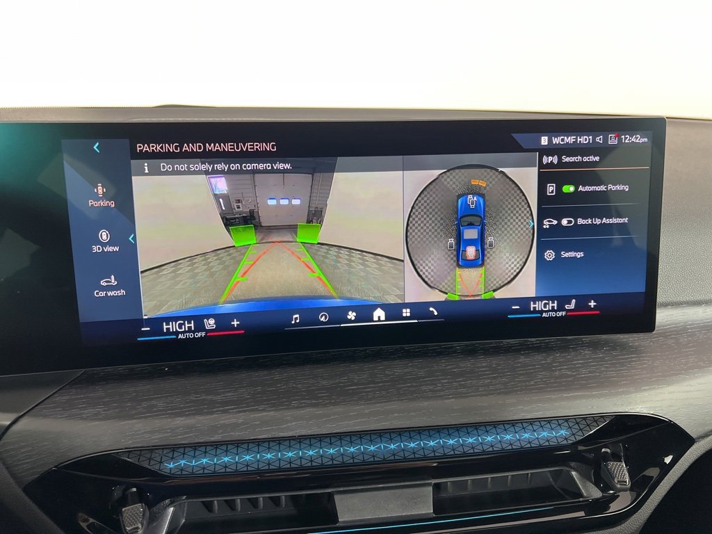 Certified 2025 BMW 330i xDrive Sedan w/ M Sport Package image 9