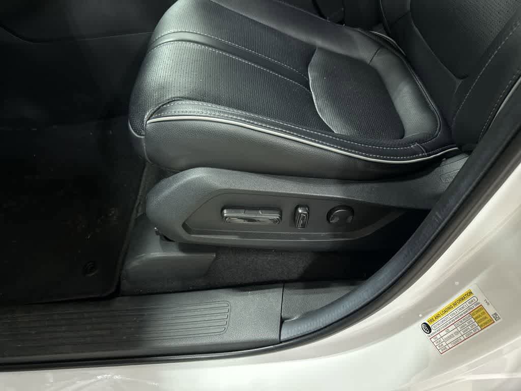 Used 2023 Honda Pilot Elite image 25