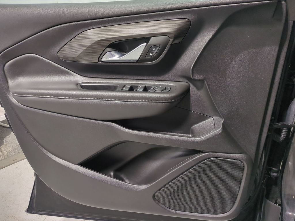 Used 2023 GMC Terrain SLE w/ Driver Convenience Package image 30