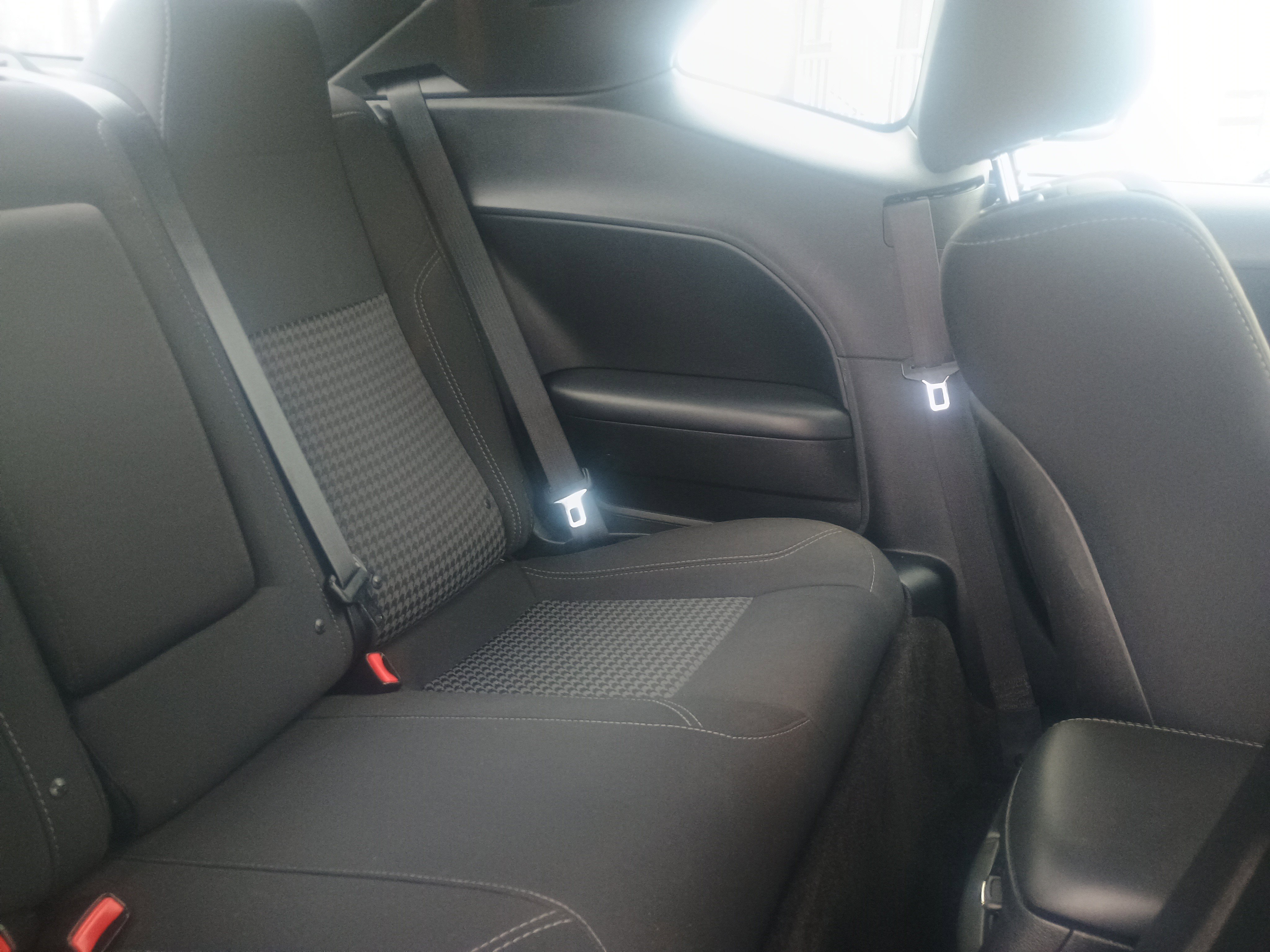 Used 2016 Dodge Challenger SXT image 14