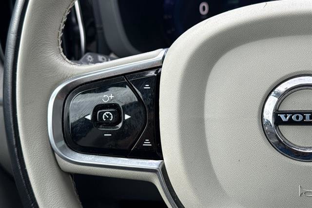 Certified 2023 Volvo XC60 B6 Ultimate w/ Protection Package Premier image 28