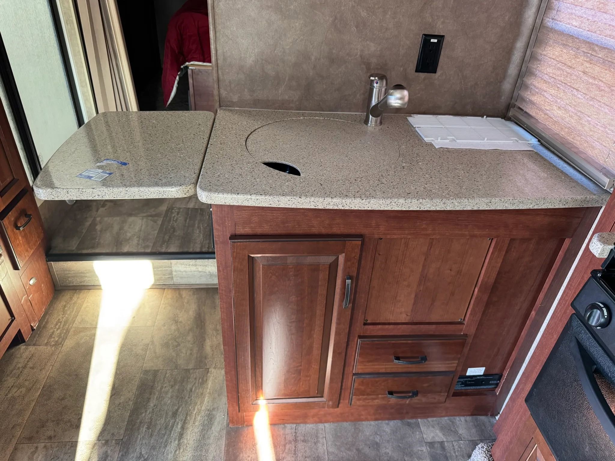 Used 2015 Ford E-450 and Econoline 450 Super Duty w/ Motorhome Prep Package image 58