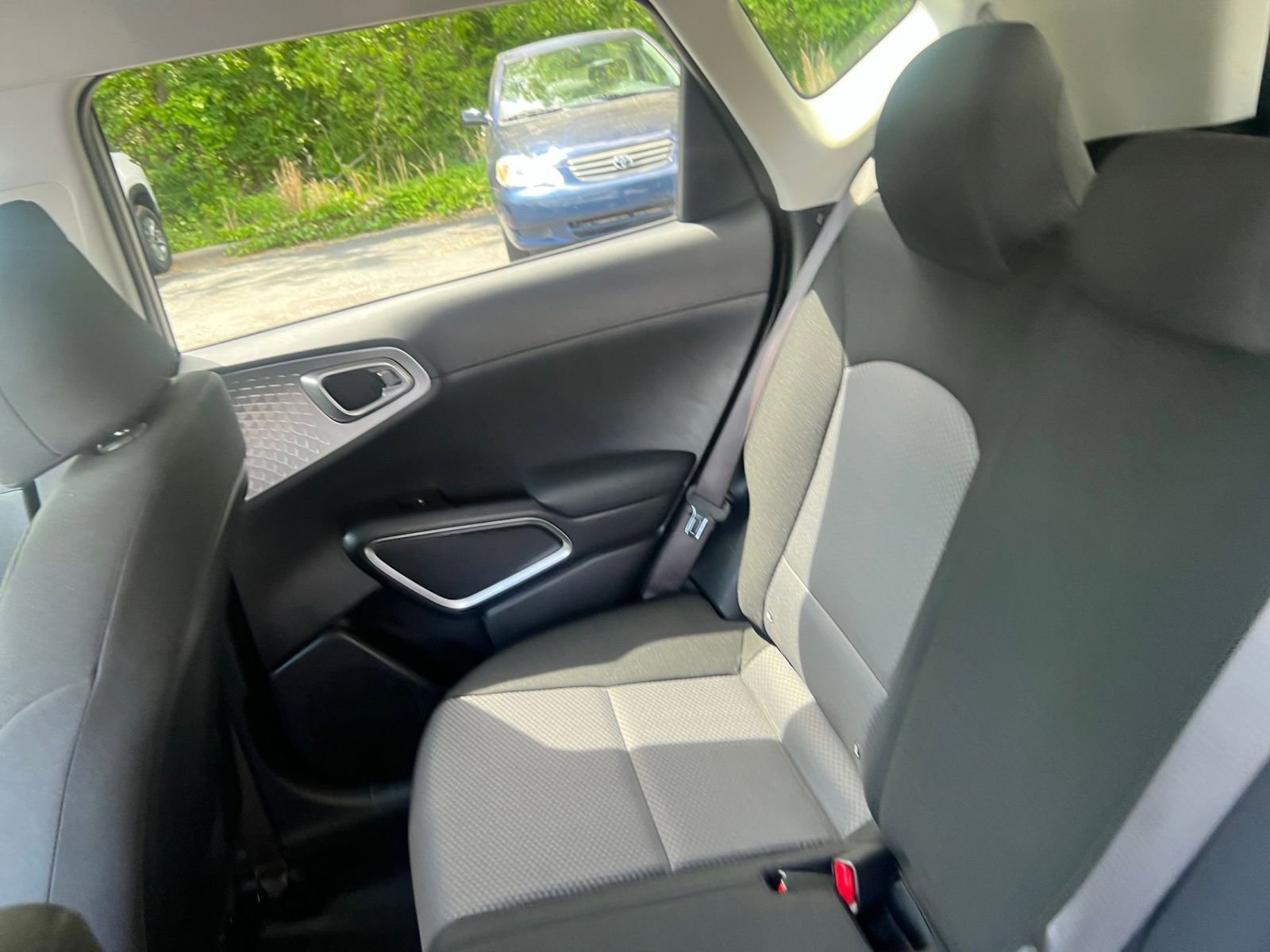 Used 2025 Kia Soul LX w/ LX Technology Package FWD image 34