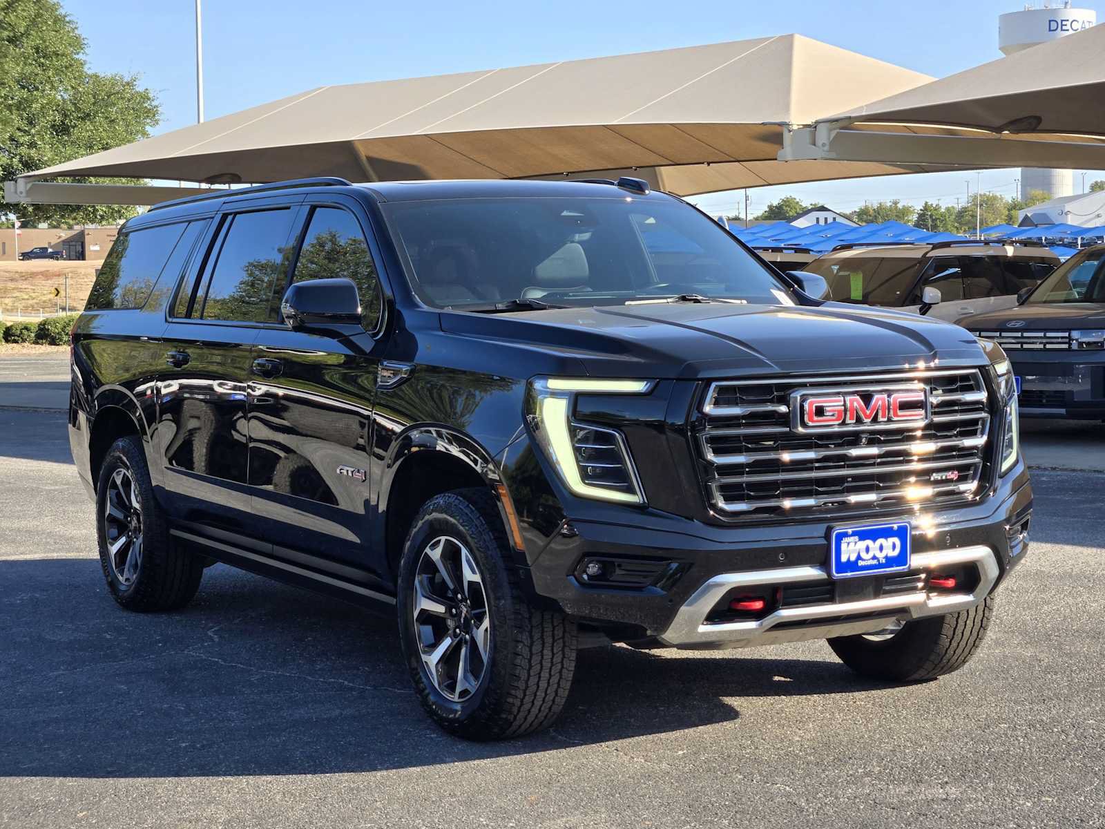 Certified 2025 GMC Yukon XL AT4 w/ AT4 Premium Package AWD/4WD image 3