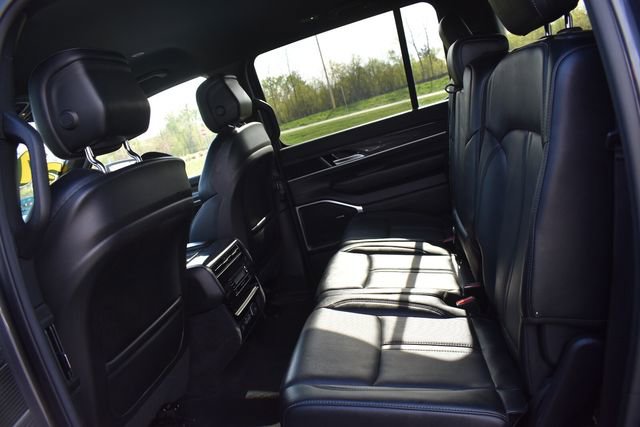 Used 2022 Jeep Wagoneer Series III AWD/4WD image 25