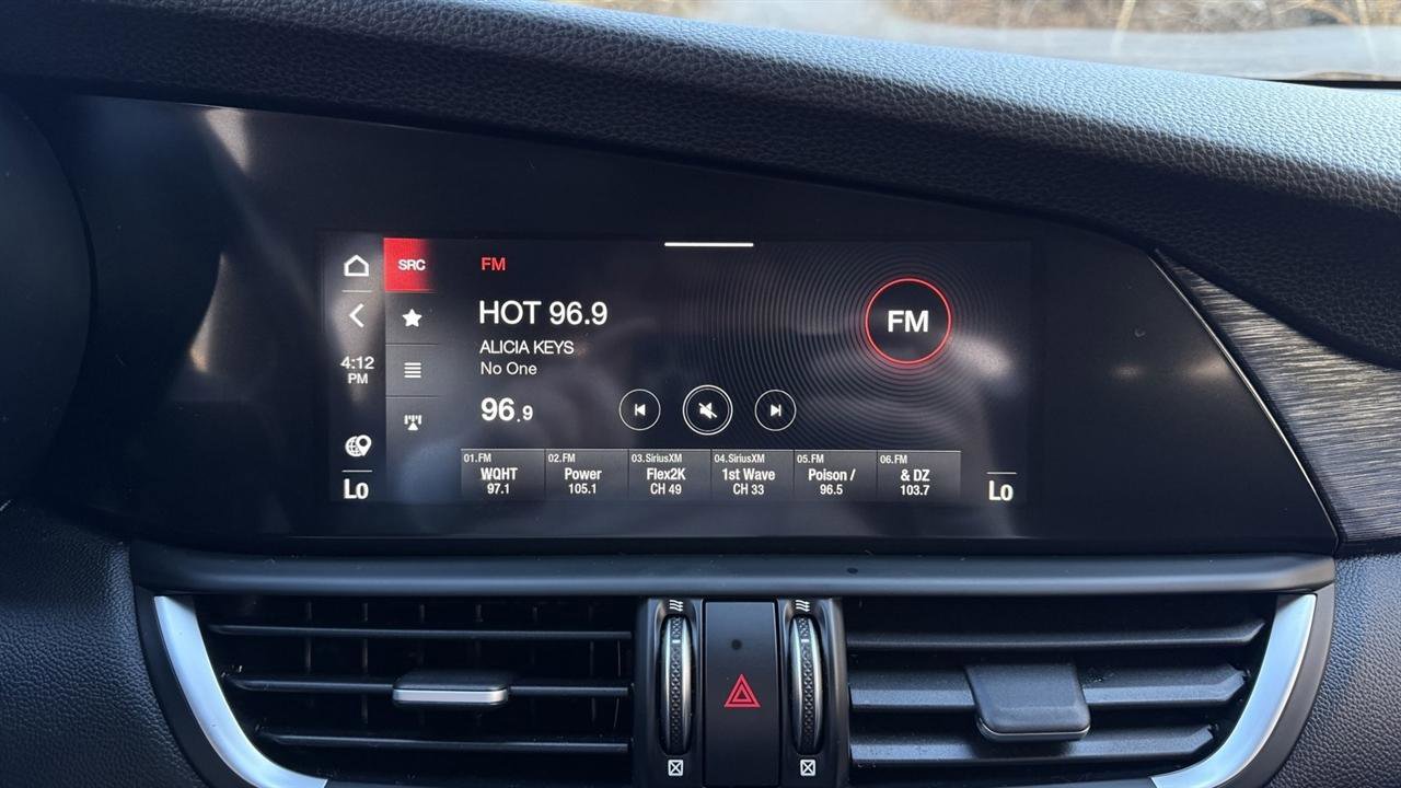 Used 2020 Alfa Romeo Giulia AWD w/ Nero Edizione image 34